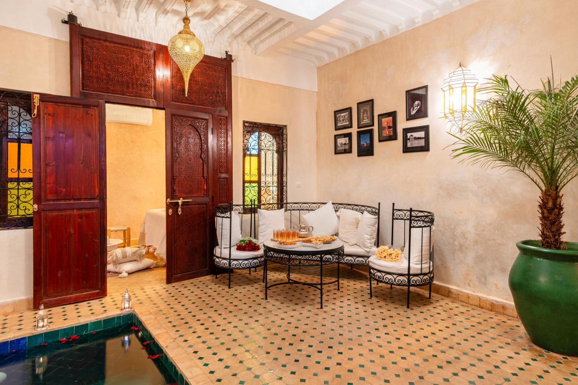 Prive Dar L'etoile - Jacuzzi Piscine & Petit Dej Inclus 度假居